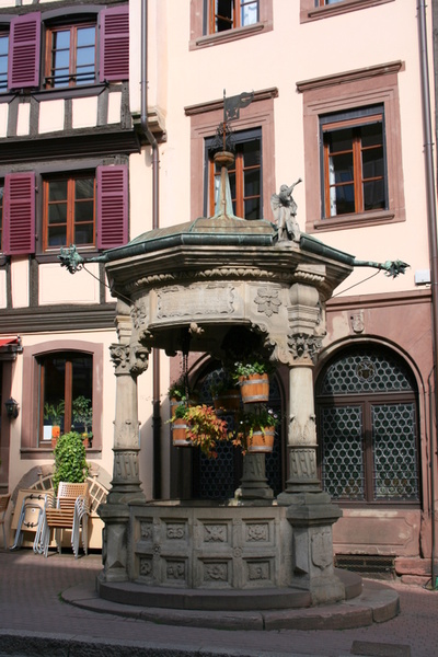 2009-05-04_16-46-08_puits_d_obernai.jpg