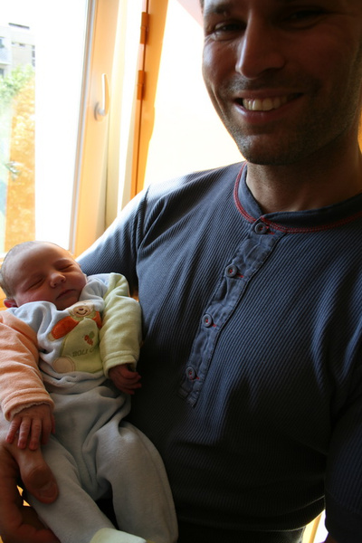 2009-05-17_18-22-38_esteban_et_playb.jpg