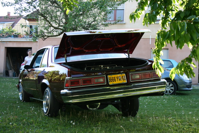 2009-05-07_17-59-16_le_chevy_malibu_78_305ci_de_crunk_six.jpg