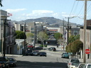 Rue avec Alcatraz au fond